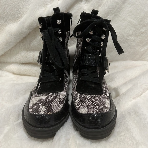 029. BOOHOO SNAKE & CROC CHUNKY COMBAT BOOTS Size 39/8.5 - Picture 2 of 5